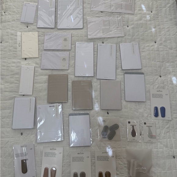 Cloth & Paper Assorted Stationery and Labels, and clips - Picture 5 of 6